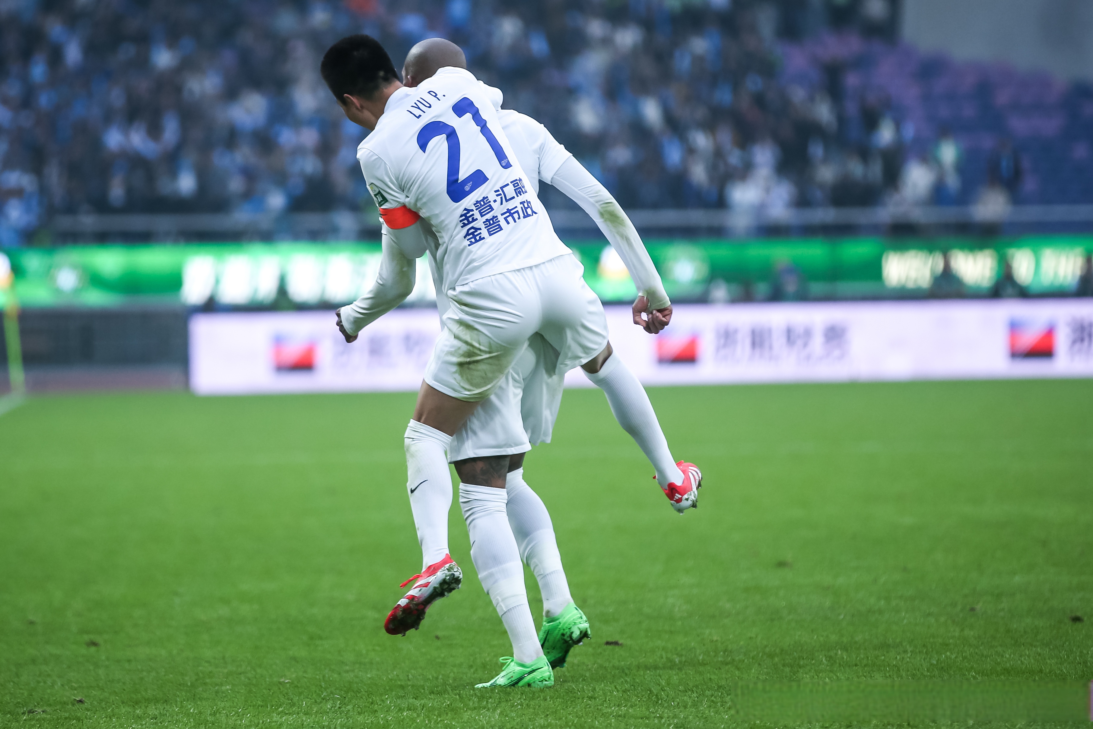 乐竞体育平台-中超-马莱莱建功卢卡斯破门被吹大连英博主场1-0浙江队的简单介绍