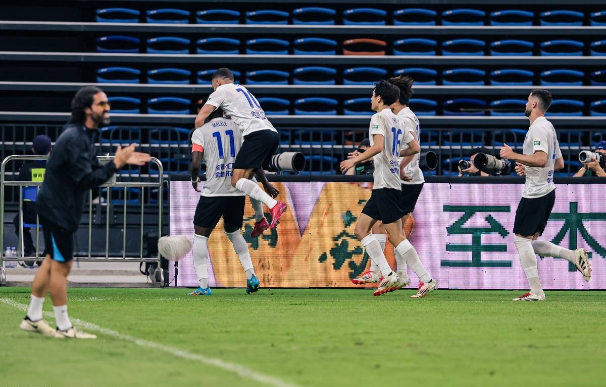 中超-马莱莱建功卢卡斯破门被吹大连英博主场1-0浙江队的简单介绍