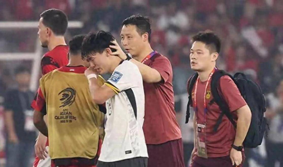 亚足联秋后算账、中国足协遭罚款，原因曝光，双标惹争议