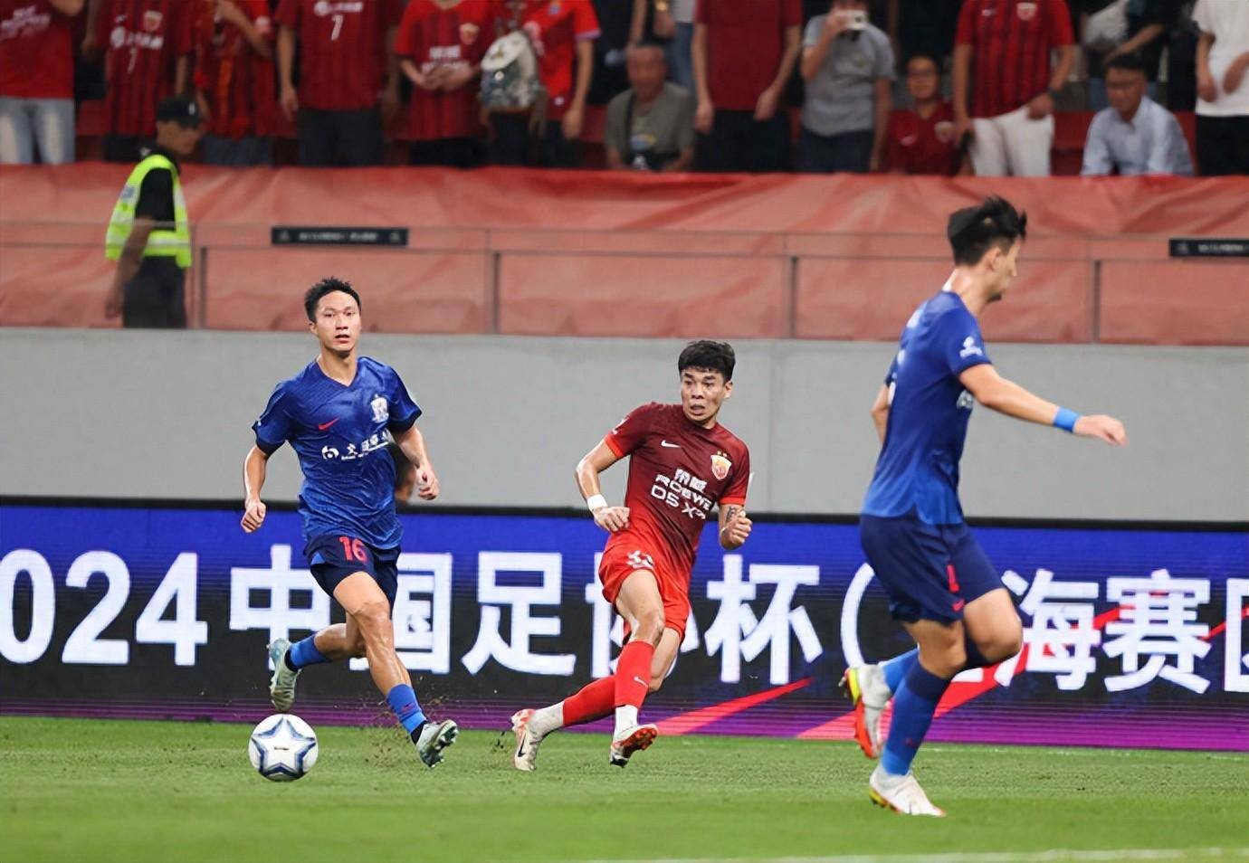 乐竞体育中国官网-包含足协杯-路易斯戴帽申花3-2淘汰海港进8强的词条