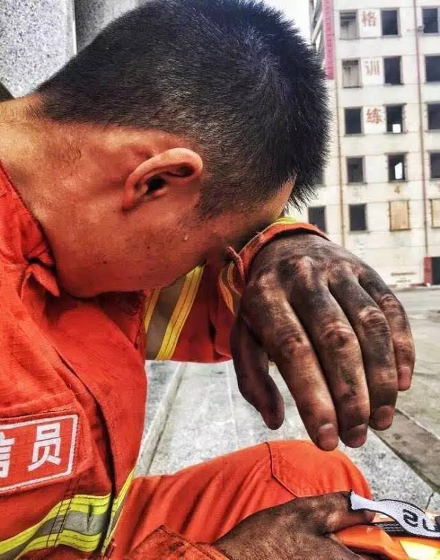 印度游泳选手勇往直前，夺得季军