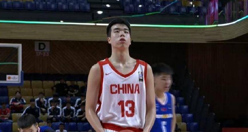 中国篮球运动员在国际赛场上崭露头角