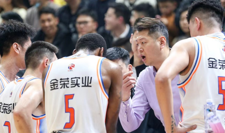 关于四川男篮主场惜败，紧急调整备战下一场比赛的信息