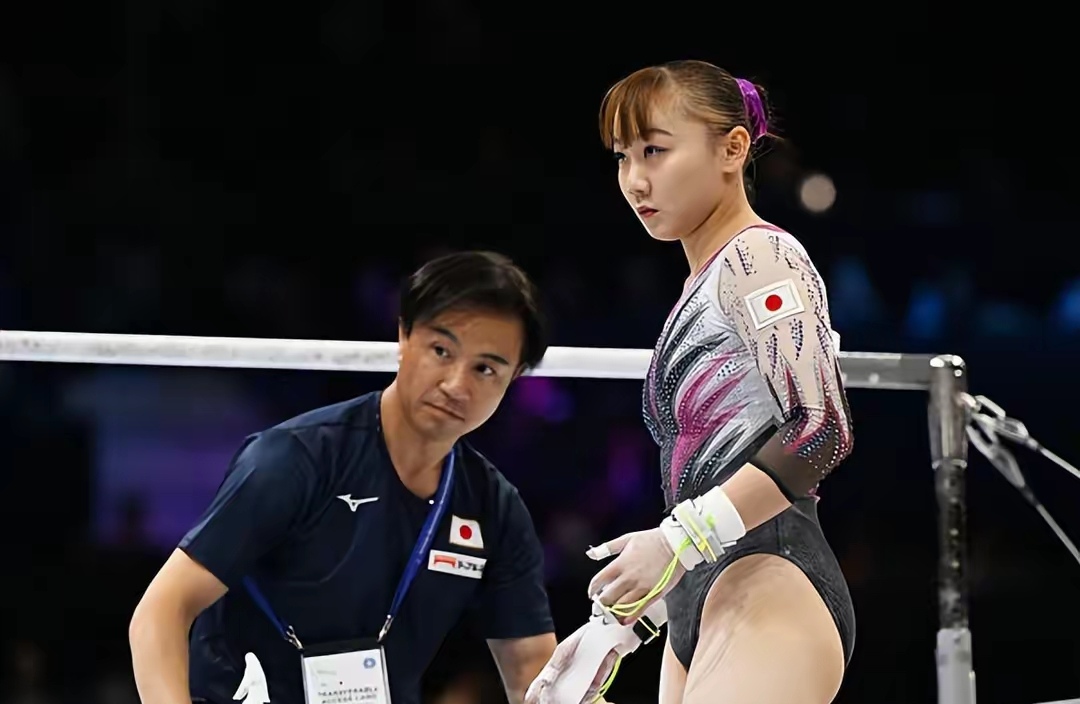日本体操选手实现精彩逆转，摘得银牌